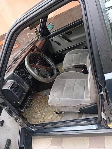 авто краска: Volkswagen Jetta: 1990 г., Ручные, Седан — 4