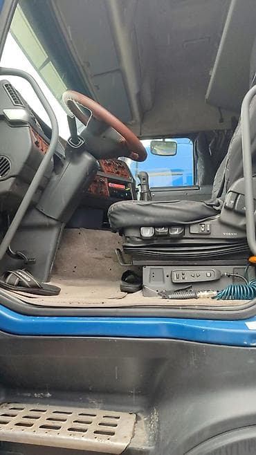 на пневме: Тягач, Volvo, Тентованный — 2