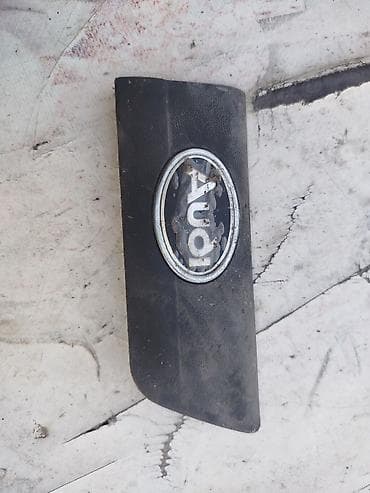 Накладка с эмблемой адля рулевого колеса/центральной части руля. -