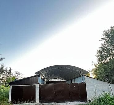 Продаётся частный дом с большим крытым двором-навесом. Продоется дом