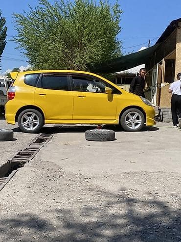 Honda Jazz: 2007 г., 1.3 л, Вариатор, Бензин, Хэтчбэк