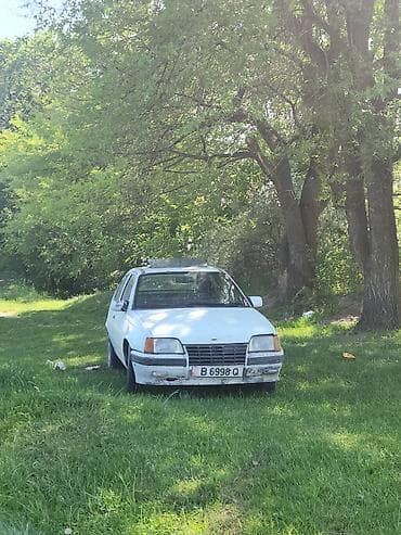 мопед ош: Opel Kadett: 1990 г., 1.3 л, Механика, Бензин, Хэтчбэк — 4