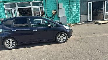 mersedes r18: Honda Jazz: 2009 г., 1.3 л, Робот, Бензин, Седан — 3