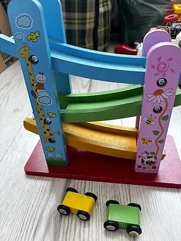 Деревянный трек-горка для машинок - Материал: дерево, окрашено lalafo.kg да Деревянный трек-горка для машинок - Материал: дерево, окрашено