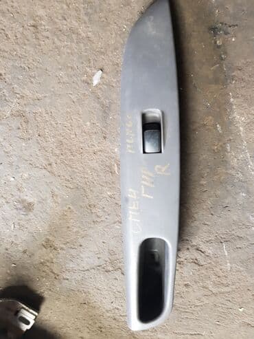 обмен машин ключ на ключ: Mitsubishi Space Gear, кнопка передняя правая. Митсубиси Спейс Гир — 1