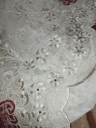 занавеска новый: Продаю новую тюль,две штуки.Цвет эйвори,с камушками.Высота 2.80.ширина — 3