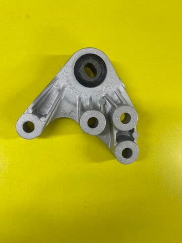 cobalt: Подушка коробки передач Chevrolet Cobalt 2018 г., Новый, Оригинал, Германия — 2