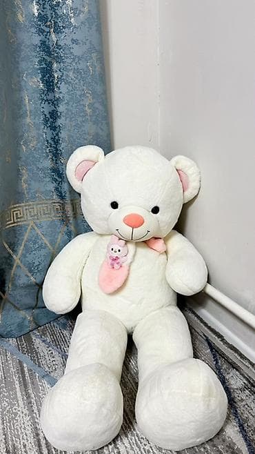 Большой плюшевый медведь - Цвет: молочно-белый с розовыми акцентами