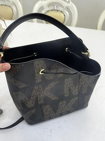 Аксессуары: . Продаю Кожаные оригинальные сумки б/у в хорошем состоянии Цена — 1