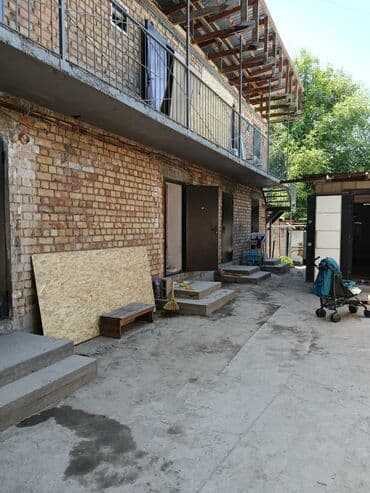 сниму дом недорого: Сдаются комнаты в небольшом закрытом дворе. Студия 27м2 только для 2 — 1