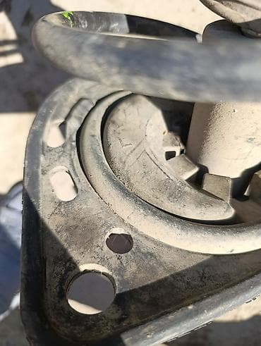 Передний амортизатор Toyota Б/у, Япония