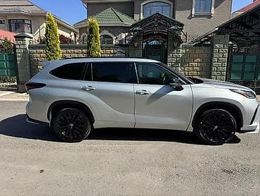 Toyota Highlander: 2024 г., 2.4 л, Автомат, Бензин, Кроссовер — 2