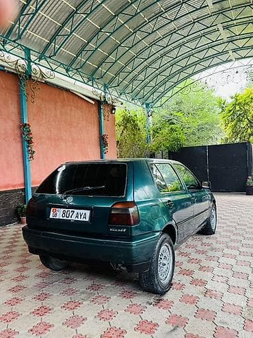 Volkswagen Golf: 1997 г., 1.6 л, Механика, Бензин, Хэтчбэк
