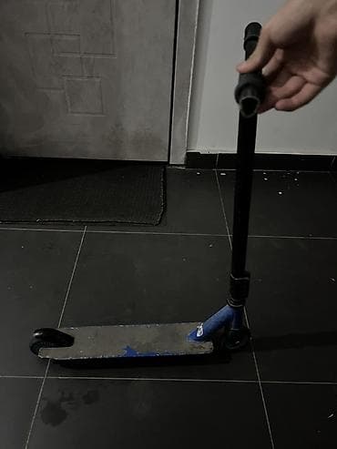 Трюковой самокат, классическая компоновка: - Узкая жесткая дека из — 4