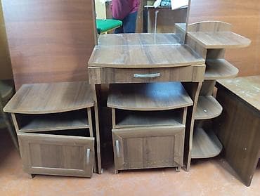 Спальный гарнитур, Б/у, Шкаф, Комод, Трюмо, Россия, Дерево, Самовывоз, цвет - Коричневый