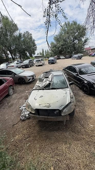Toyota Corolla XI (E120/E130), седан, серебристый цвет — автомобиль