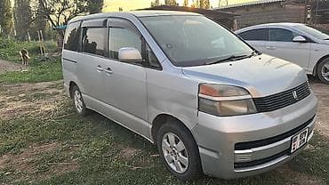 Toyota Voxy: 2002 г., 2 л, Минивэн — 3