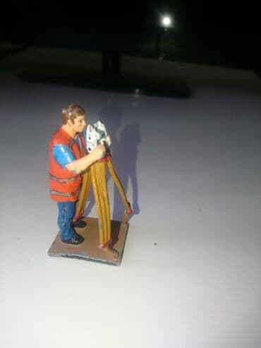 продажа статуэток: Оловянный викинг и геодезист — 2