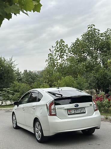 corolla 2016: Toyota Prius: 2014 г., 1.8 л, Автомат, Гибрид, Хэтчбэк — 5
