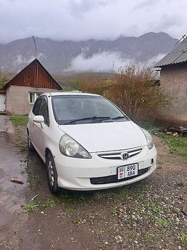 спарк в аренду: Honda Fit: 2004 г., 1.3 л, Вариатор, Бензин, Хэтчбэк — 3