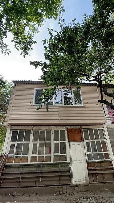 Просторная закрытая веранда/балконный блок на втором этаже частного