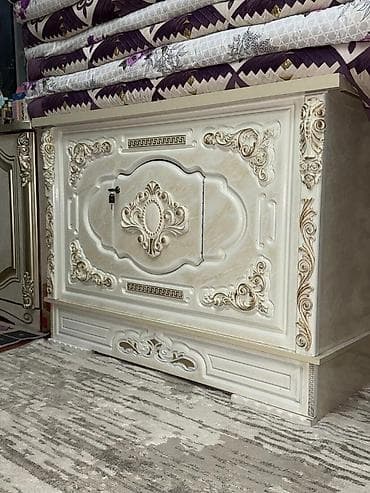 колуны купить: Спальный гарнитур, Б/у, Двуспальная кровать, Трюмо, Тумба, цвет - Бежевый — 1