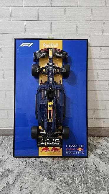 Декор и интерьер: Настенное панно с объёмной моделью болида Формулы‑1 Oracle Red Bull — 1