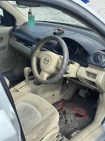 Mazda Demio: 2004 г., 1.3 л, Автомат, Газ, Хэтчбэк — 4