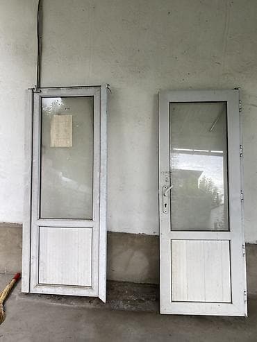 Пластиковые двери: Пластиковые входные двери с остеклением (2 шт.) только двери Корпуса — 1