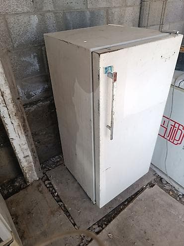 Холодильник2х камерный работает морозит отлично, адрес селекции