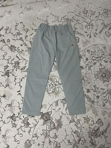 штаны джогеры: Легкие брюки-джоггеры серо-зеленого цвета - Прямой зауженный крой — 2