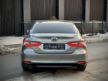 авто тесла: Toyota Camry: 2023 г., 2.5 л, Вариатор, Гибрид, Седан — 4