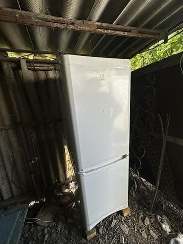 Холодильник Indesit, двухкамерный, белый, нижняя морозильная камера
