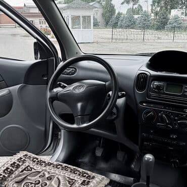 срочно продаю в связи с переездом: Toyota Yaris Verso: 2001 г., 1.5 л, Механика, Бензиновая, Универсал — 5