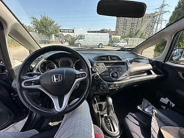 Honda Fit: 2013 г., 1.5 л, Автомат, Бензин, Хэтчбэк — 10