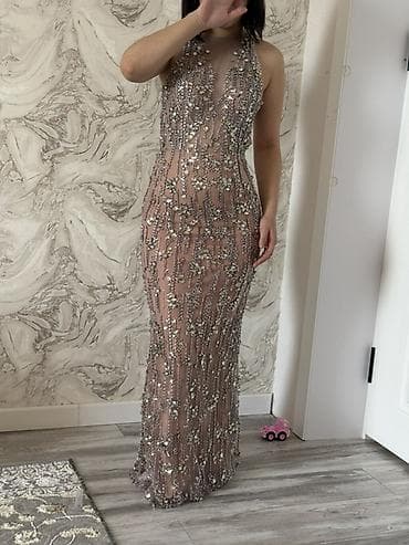 кызыл кия кыз: Кече көйнөгү, Суу периси, Узун модель, Жеңдери жок, Далысы ачык, S — 6