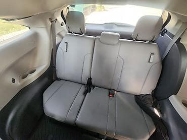 8: Toyota Sienna: 2021 г., Гибрид, Минивэн — 10