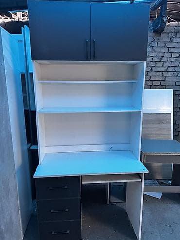 компьютеный стол: Компьютерный стол, С полками — 1