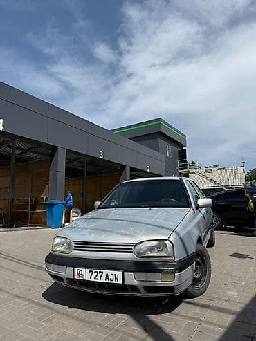 Унаа сатуу: Volkswagen Golf: 1992 г., 1.8 л, Кол менен иштөөчү, Бензин, Хетчбек — 2