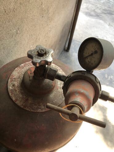 ацителеновый генератор: Продаю газовые баллоны Маленький с редуктором (пустой)3500 сом — 4