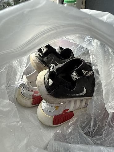 Отдам даром!!! Детская спортивная обувь И вещи от года до 2-3 лет