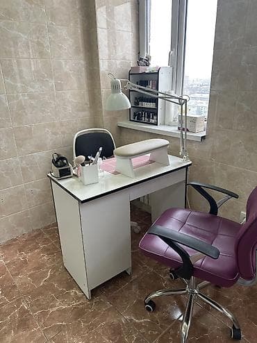 man: Сдаю в кабинет Ахунбаева Малдыбаева ищу напарницу Маникюр или — 1