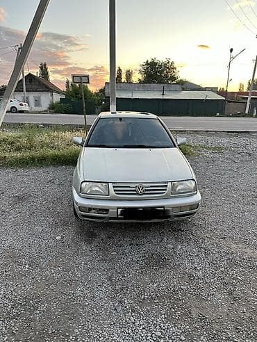 Volkswagen: Volkswagen Vento: 1994 г., 1.8 л, Механика, Газ, Седан — 1