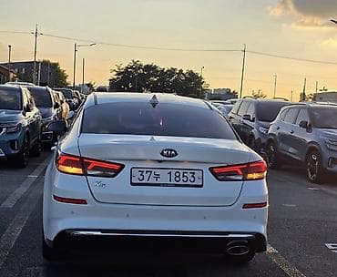 Kia к5 (рестайлинг), белый седан бизнес-класса. Посуточно автомобили — 6
