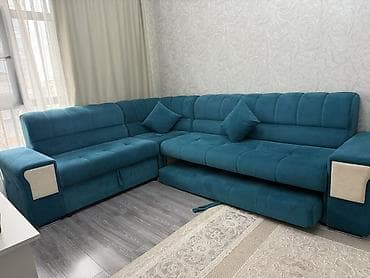 Бурчу бар диван, Жастыктар менен