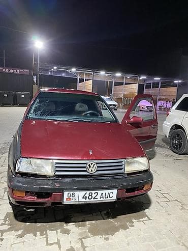 есть трещина: Volkswagen Vento: 1992 г., Ручные, Бензин, Седан — 1