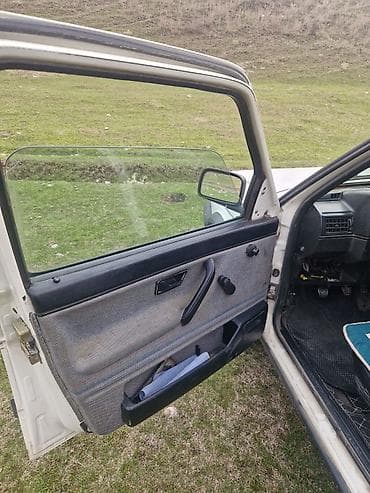 краски балончик: Volkswagen Golf: 1988 г., 1.3 л, Механика, Бензин, Хэтчбэк — 4