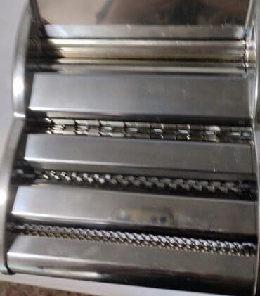 мини оборудование для производства макаронных изделий: Ручная машина для лапши / лапшерезка/ почти новый мало — 2