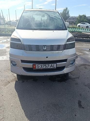 tesla s: Toyota Voxy: 2002 г., Минивэн — 1