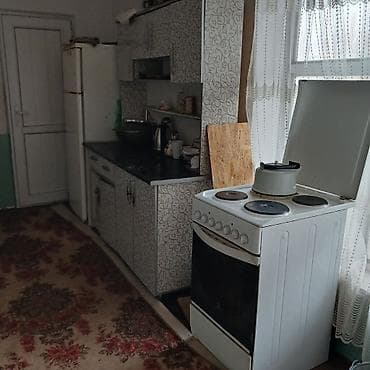 сдаю каые: 4комнаталуу уйдун 2комнатасы ижарага берилет.Толойкон айылы — 3